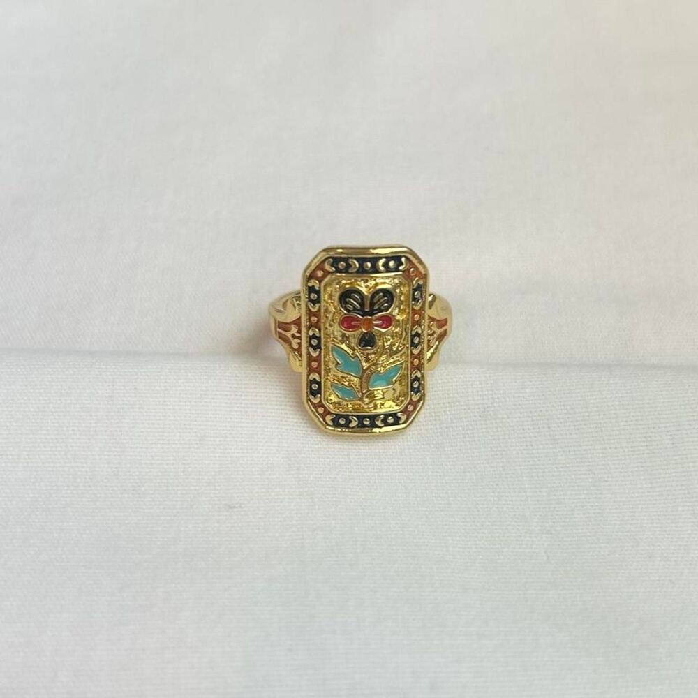 Vintage Inspired Luxury Gold Tone Ring - Picture 4 of 5